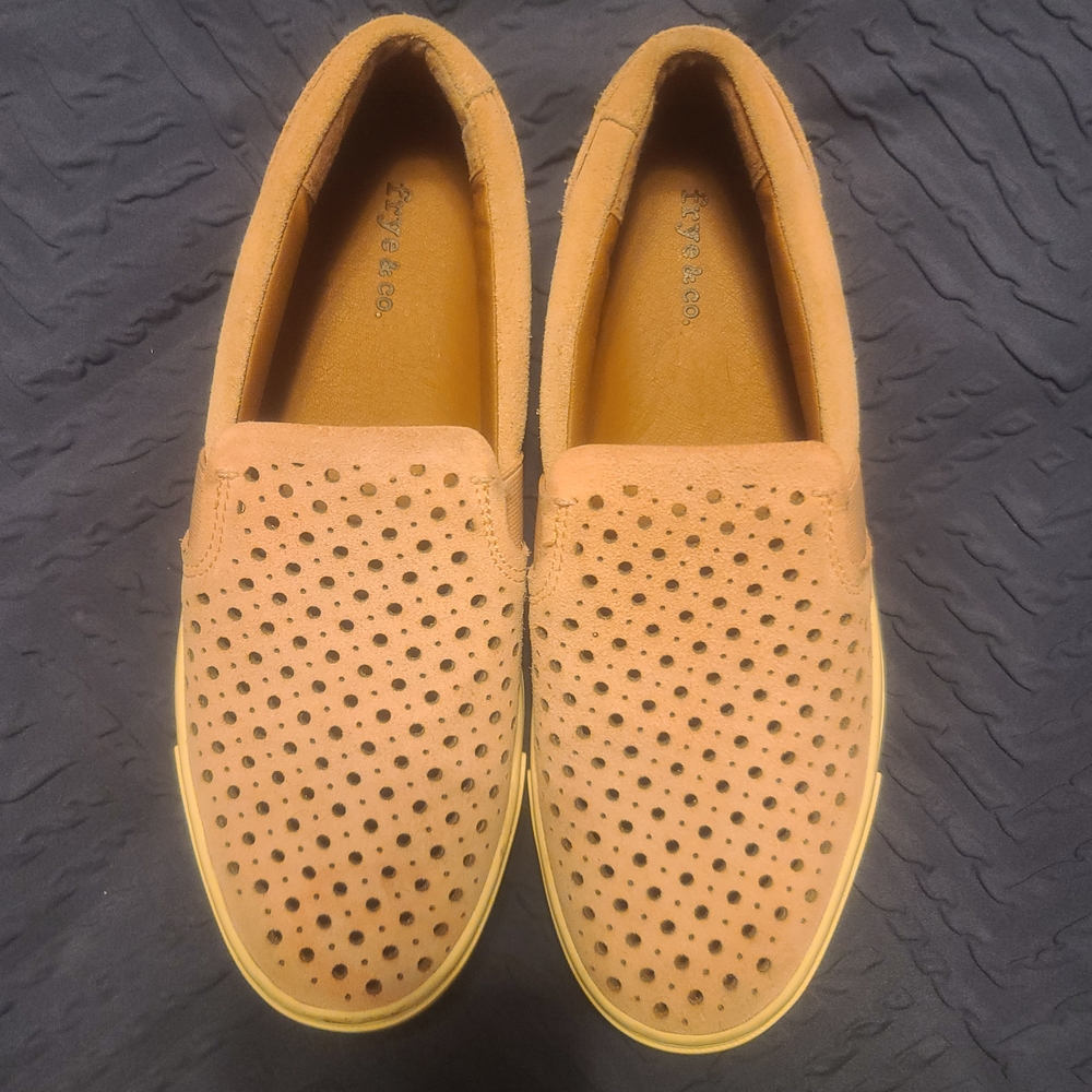 FRYE AND CO. Light Pink  Perforated Flats